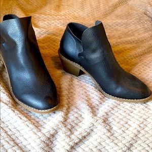 Universal Thread Black Booties